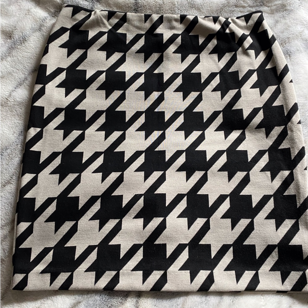 Lot of 3 Worthington patterned skirts. All size M.